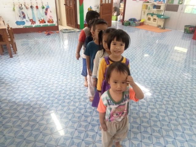 ดื่มนมโรงเรียน_๒๔๐๔๑๗