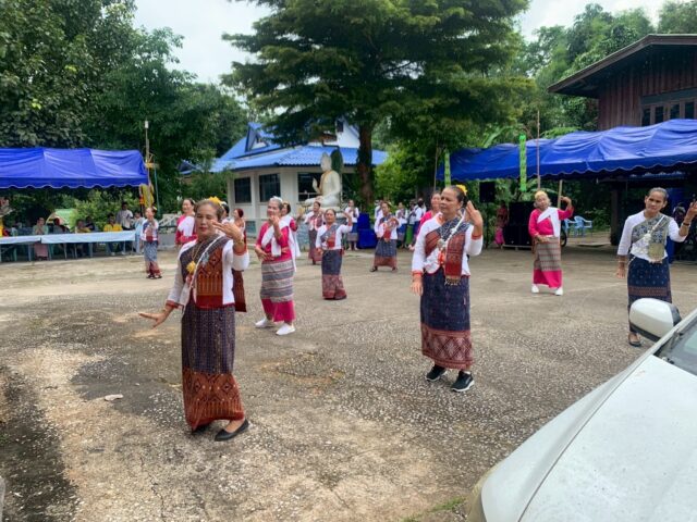 LINE_ALBUM_ก๋วยสลากวัดบ้านดง+วัดท่าสี_250908_30