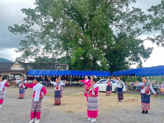 LINE_ALBUM_ก๋วยสลากวัดบ้านดง+วัดท่าสี_250908_76