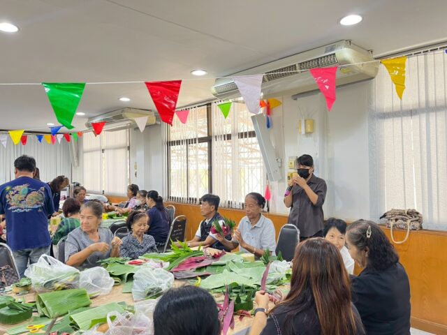 LINE_ALBUM_2568-10-29 กิจกรรมทำกระทง_251030_98