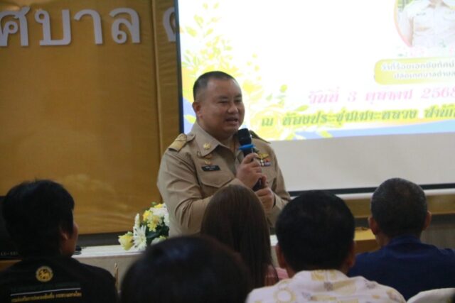LINE_ALBUM_ส่งปลัดที่เทศบาลแม่เมาะ_251003_36