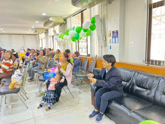 LINE_ALBUM_2569-01-14 กิจกรรมแลกของขวัญ_260115_10