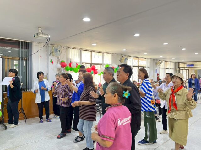 LINE_ALBUM_2569-01-14 กิจกรรมแลกของขวัญ_260115_7