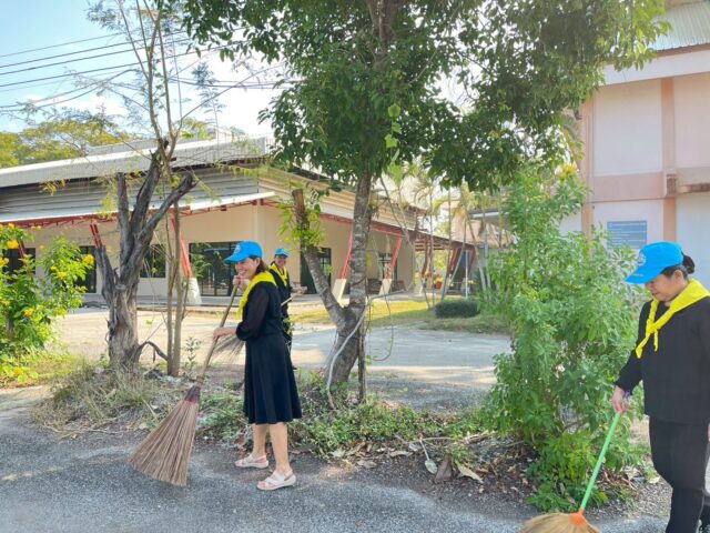 LINE_ALBUM_2569-01-16 จิตอาสาวันครู_260116_18