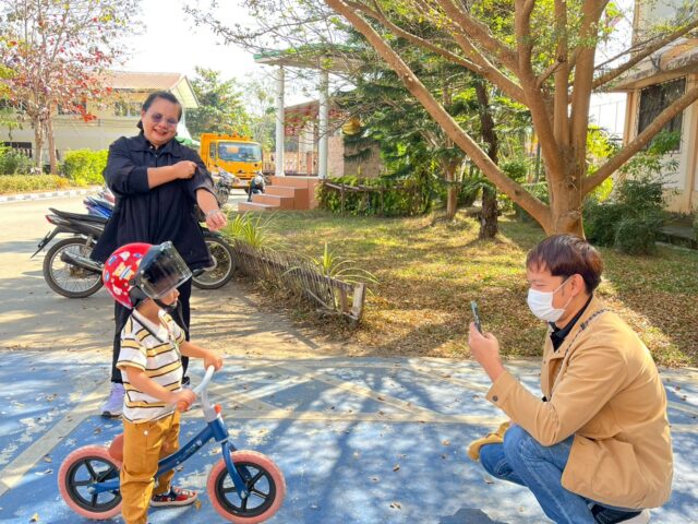 LINE_ALBUM_หนูน้อยปลอดภัยสวมหมวกกันน็อค_260126_10