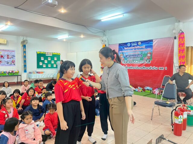 LINE_ALBUM_2569-02-06 โครงการอบรมดับไฟป่ารร.วัดท่าสี_260206_29