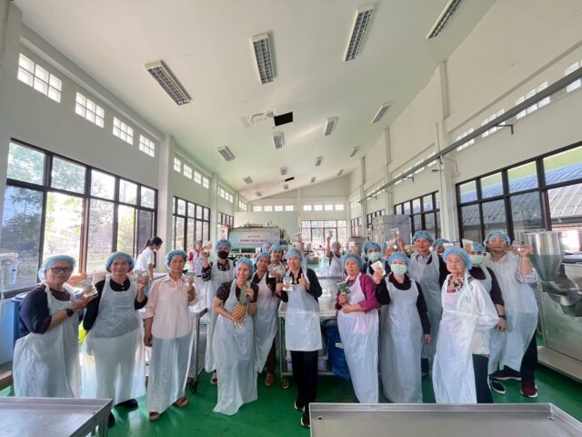 LINE_ALBUM_2569-02-11 กิจกรรมแปรรูปสับปะรด ม.ราชภัฏลำปาง_260213_111