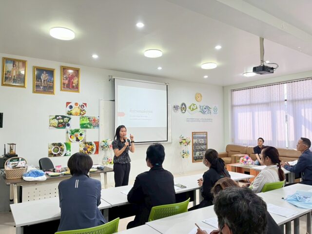 LINE_ALBUM_2569-02-11 กิจกรรมแปรรูปสับปะรด ม.ราชภัฏลำปาง_260213_5