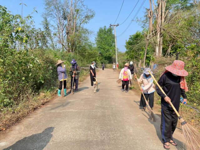 LINE_ALBUM_2569-03-12 ทำแนวกันไฟม.2_260312_31