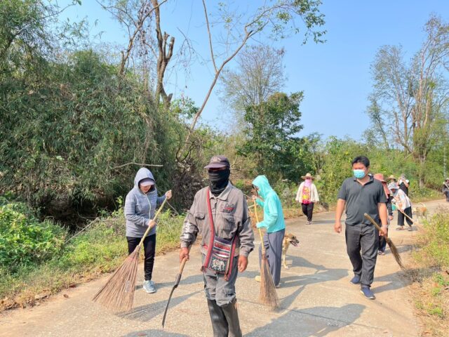 LINE_ALBUM_2569-03-12 ทำแนวกันไฟม.2_260312_32