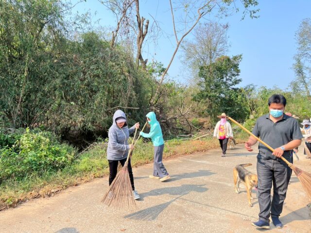 LINE_ALBUM_2569-03-12 ทำแนวกันไฟม.2_260312_33