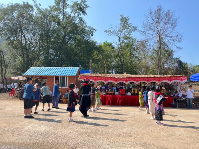LINE_ALBUM_2569-03-18 ยกฉัตรยอดพระธาตุ ณ ที่พักสงฆ์บ้าน_260318_7