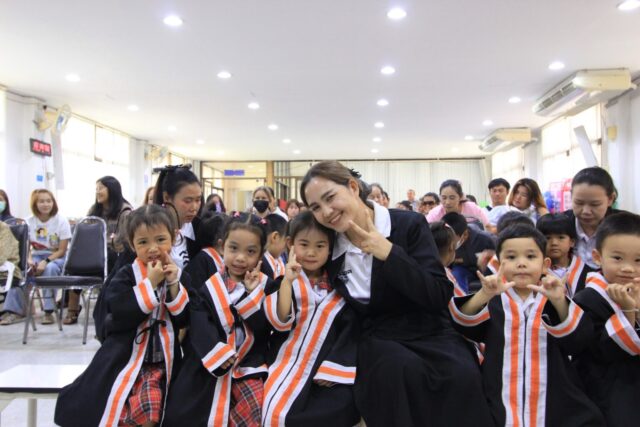 LINE_ALBUM_งานประชุมผู้ปกครอง ปฐมนิเทศ 27369_260327_82