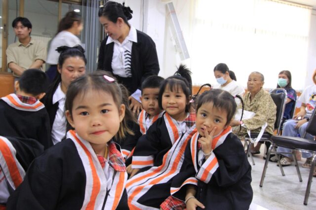 LINE_ALBUM_งานประชุมผู้ปกครอง ปฐมนิเทศ 27369_260327_86