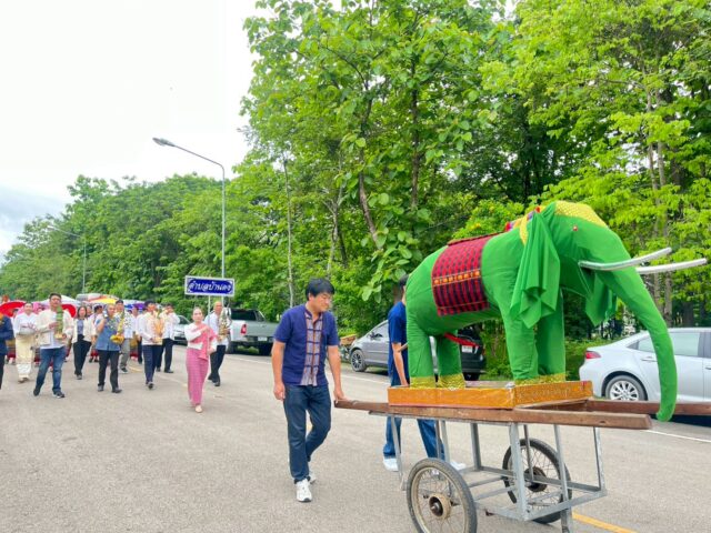 LINE_ALBUM_2569-06-11 จัดขบวนแห่สักการบูชาศาลหลักเมือง_260611_25